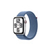Apple Watch SE (2023) Cellular 44mm Stříbrný hliník s ledově modrým provlékacím sportovním řemínkem