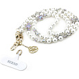 Guess Crossbody popruh Pearl and 4G Charm bílý
